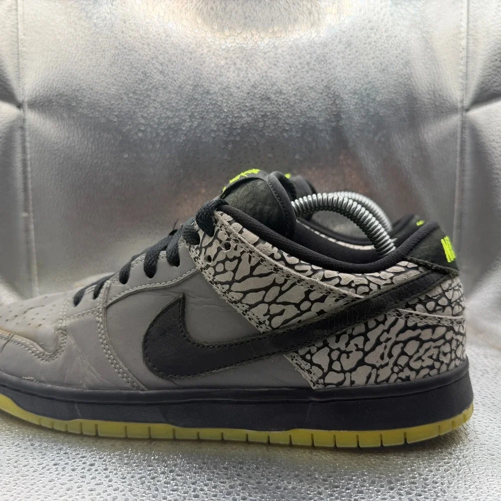 Size 8.5 Nike SB‎ Dunk Low Premium QS Silver Mens Athletic Sneakers 504750-017
